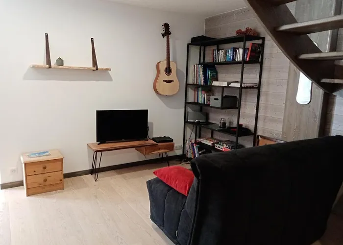 En Bois Avec Et Sauna A Chatel, 10 Couchages - Fr-1-198-213 샬레 *